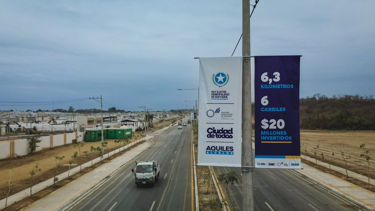 JulyAlvarezLoor's tweet photo. ¿Dónde se llevó a cabo? 😉 En Chongón. Además, inauguramos el Tramo Lateral de la Vía Alterna al centro poblado de Chongón, una obra que mejorará la movilidad y conectividad de nuestra gente.
#Reafirmamos nuestro compromiso con la transparencia y la participación ciudadana.
#CiudadDeTodos @aquilesalvarez