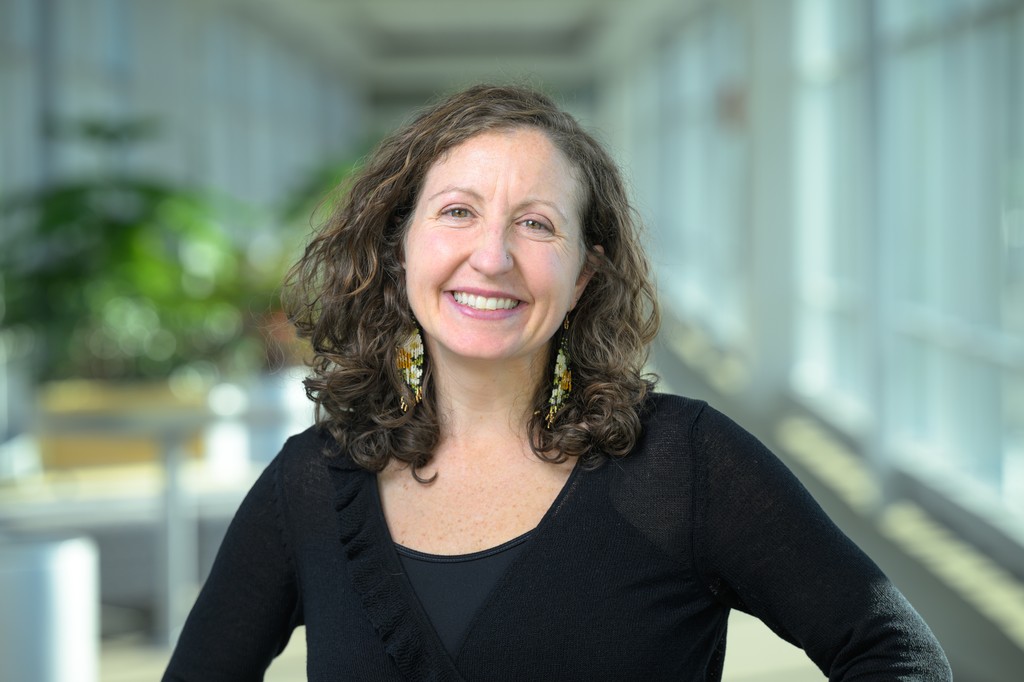 UAACOH's tweet photo. Innovative research!
Micah Hahn, associate professor at UAA’s ICHS, contributed to the newly released AK’s Changing Environment 2.0!
Hahn’s section on wildlife and ticks sheds light on how environmental changes and extremes are impacting Alaskans.
https://t.co/YDNDJNxlpq https://t.co/D2mZ1BFYsJ