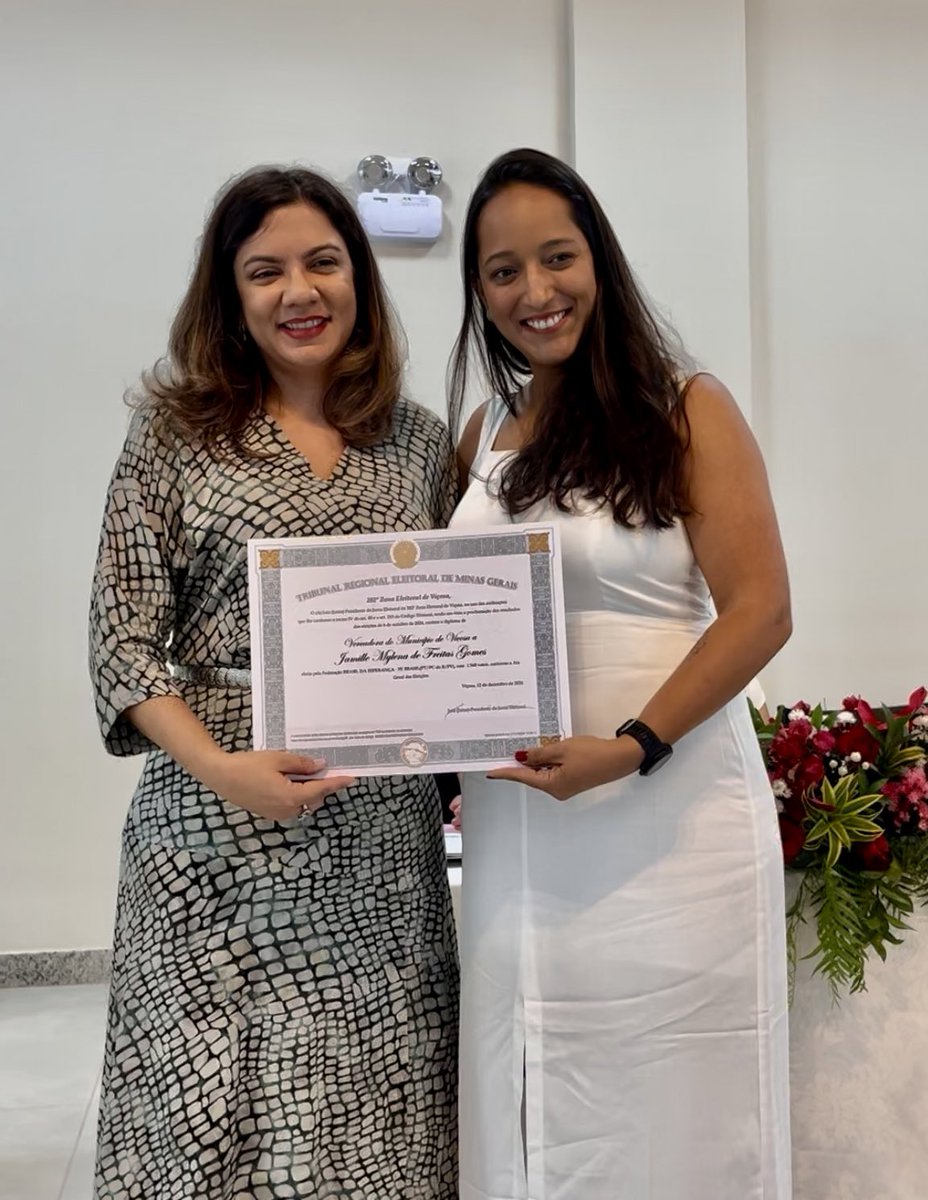 jamillemfg's tweet photo. Diplomada ✨

Obrigada, mais uma vez, pelos 1560 votos depositados nas urnas! 

Continuamos nosso trabalho por mais 4 anos em Viçosa 💪🏼 https://t.co/tSeKPyHH59