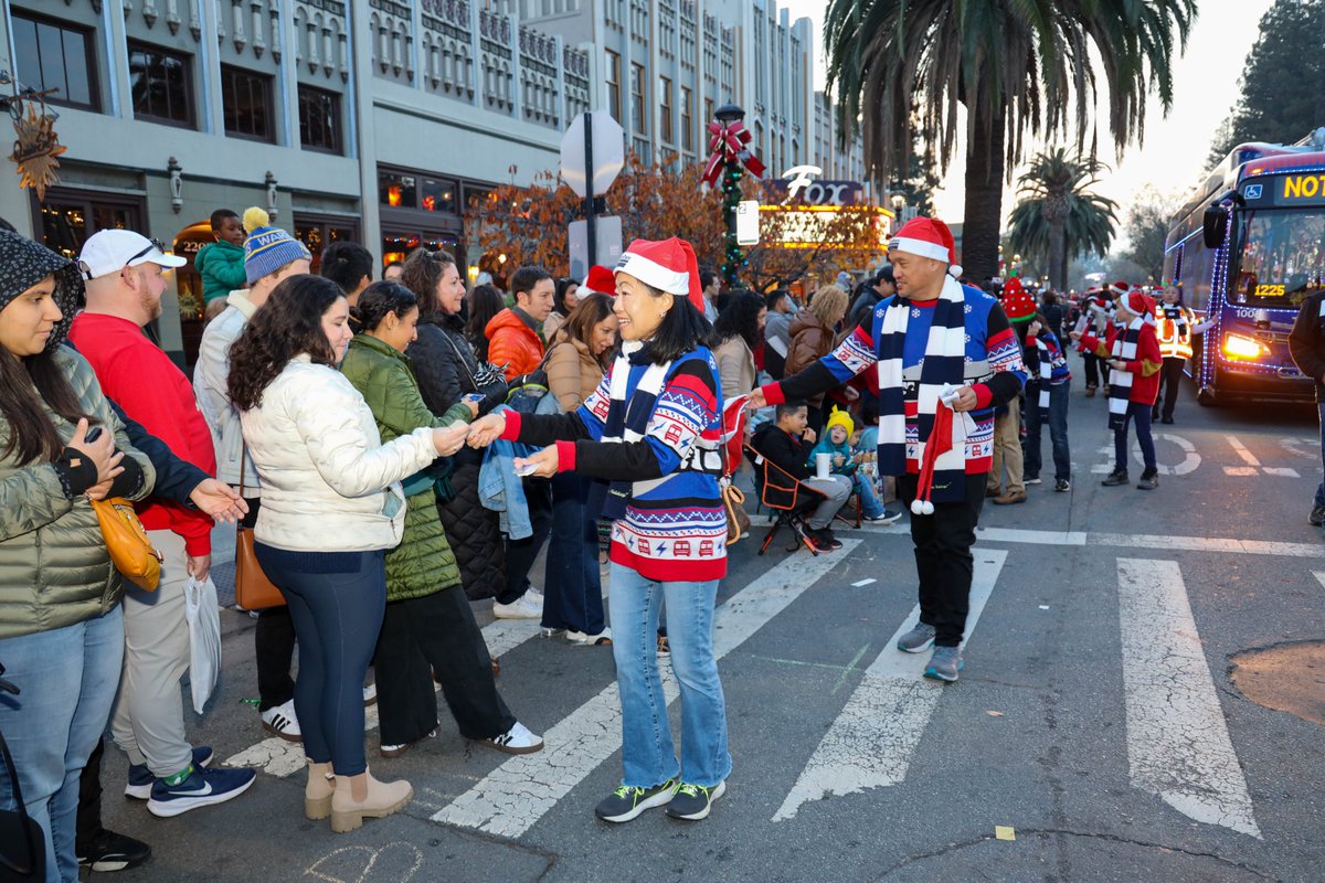 SamTrans's tweet image. Thank you to all who joined our Holiday Bus celebration in Redwood City. Seeing families together, kids smiling, and festive cheers was pure joy. 🥹

Special thanks to #SamTrans operator Jimmy Phu, GM April Chan &amp;amp; Vice-Chair Jeff Gee for spreading cheer. Happy holidays! 💙