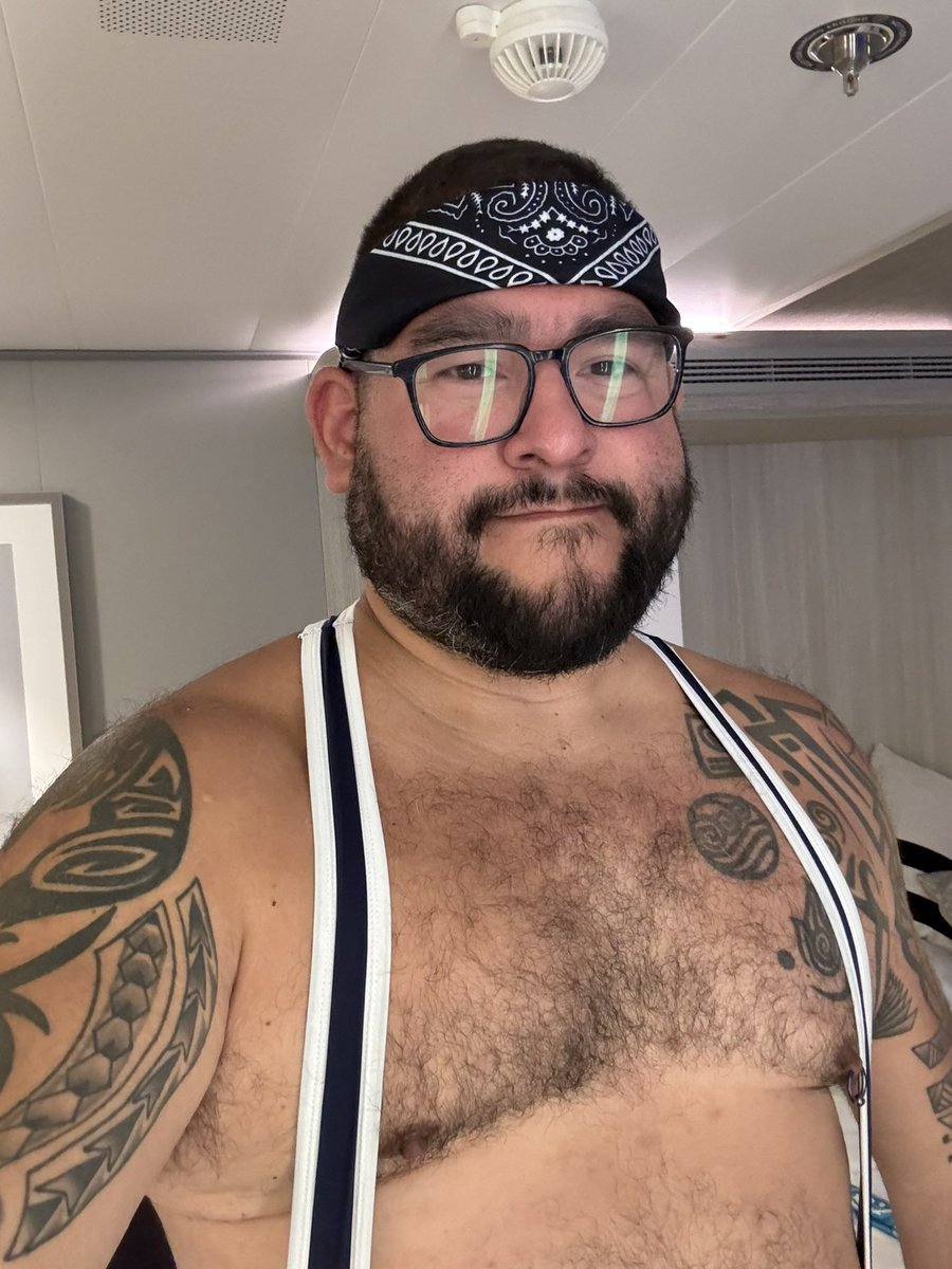 Thirsty Thursday.  Singlets are fun