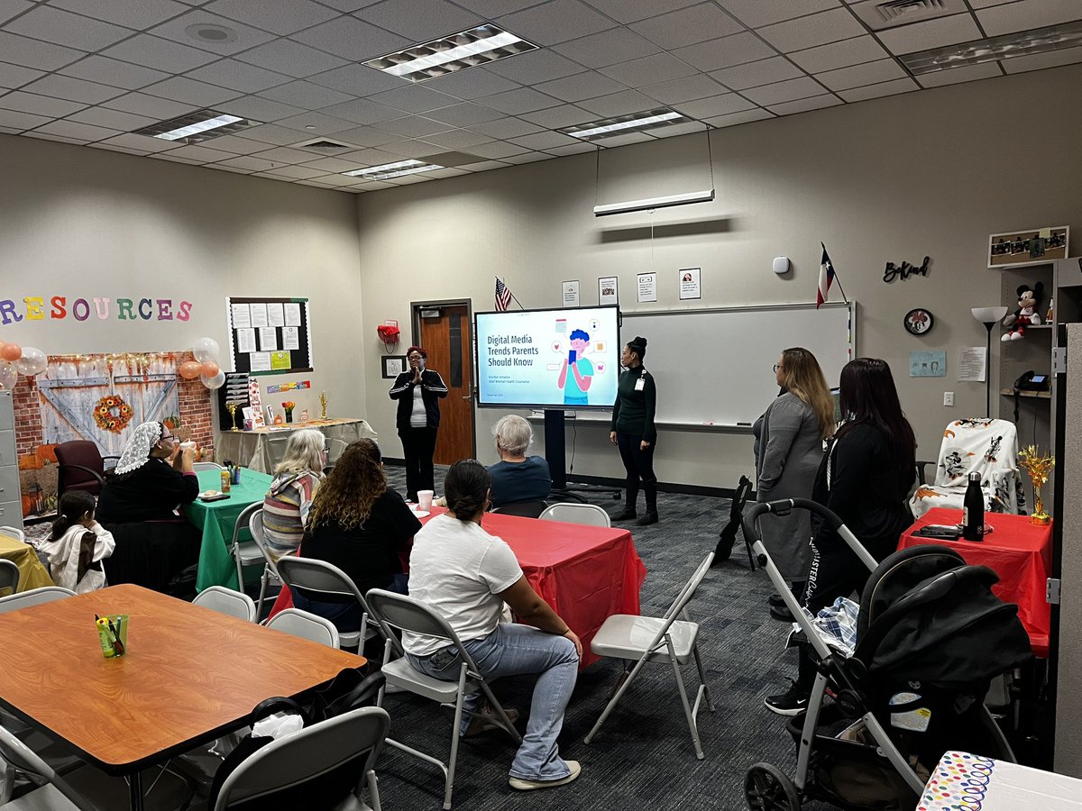 thecrystalexec's tweet image. Our family engagement week wraps up in the family center with us “Chatting with the counselors”with our great campus and district counselors teaching our family about digital and social media!!!💻🎉🎊🦅