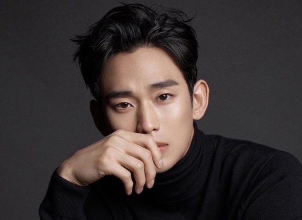 kchartsmaster's tweet photo. Kim Soohyun and Jung Haein will both reportedly join the cast of G-DRAGON’s new variety show. https://t.co/phU9dDFhNV