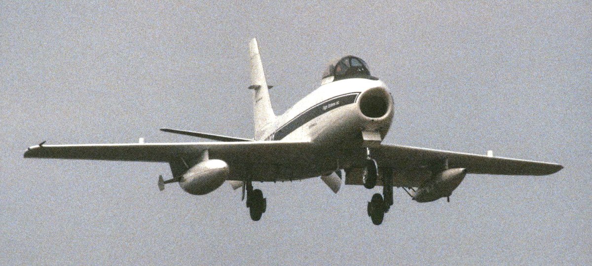 OGGTurbojets's tweet photo. Flight Systems Inc.
North American F-86 Sabre / CL-13B
N82FS
KLUF
#F86Sabre https://t.co/HLbQuRIlhz