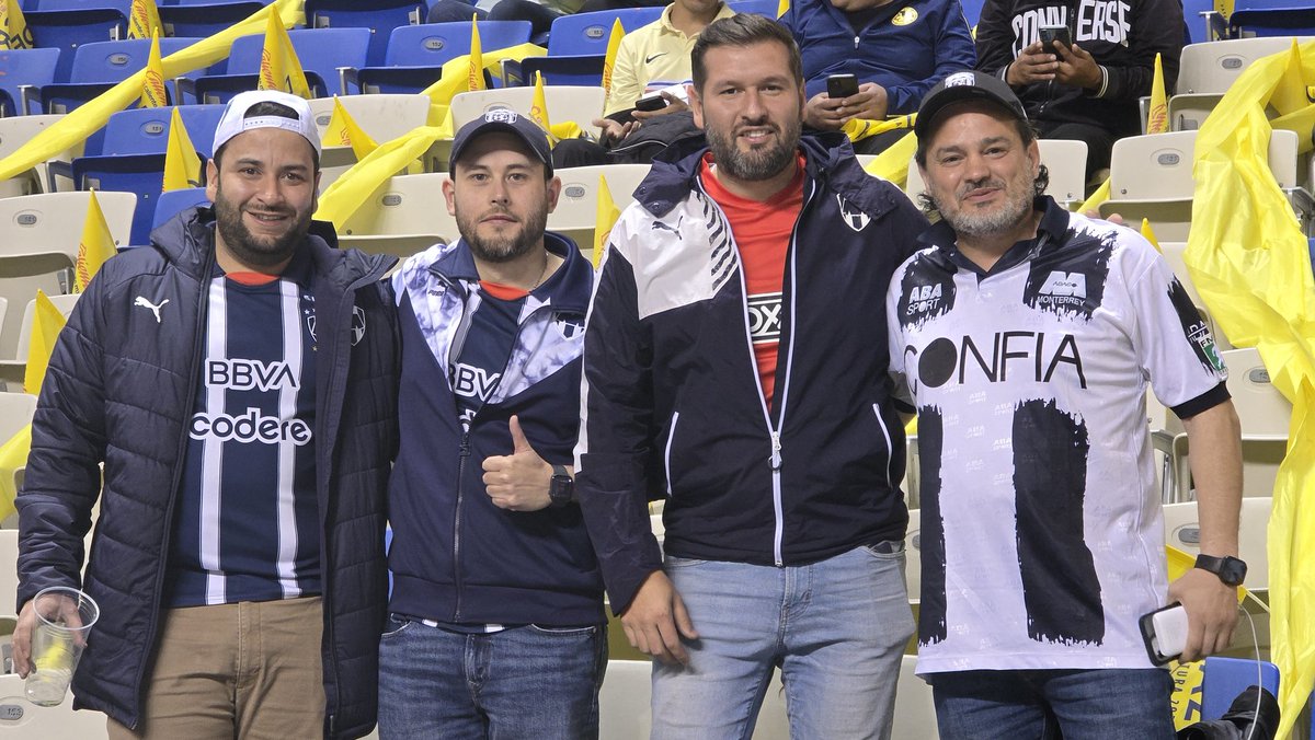 CARLOSLGUERRERO's tweet photo. Los primeros Rayados en llegar. https://t.co/0Rzm6VQiiH