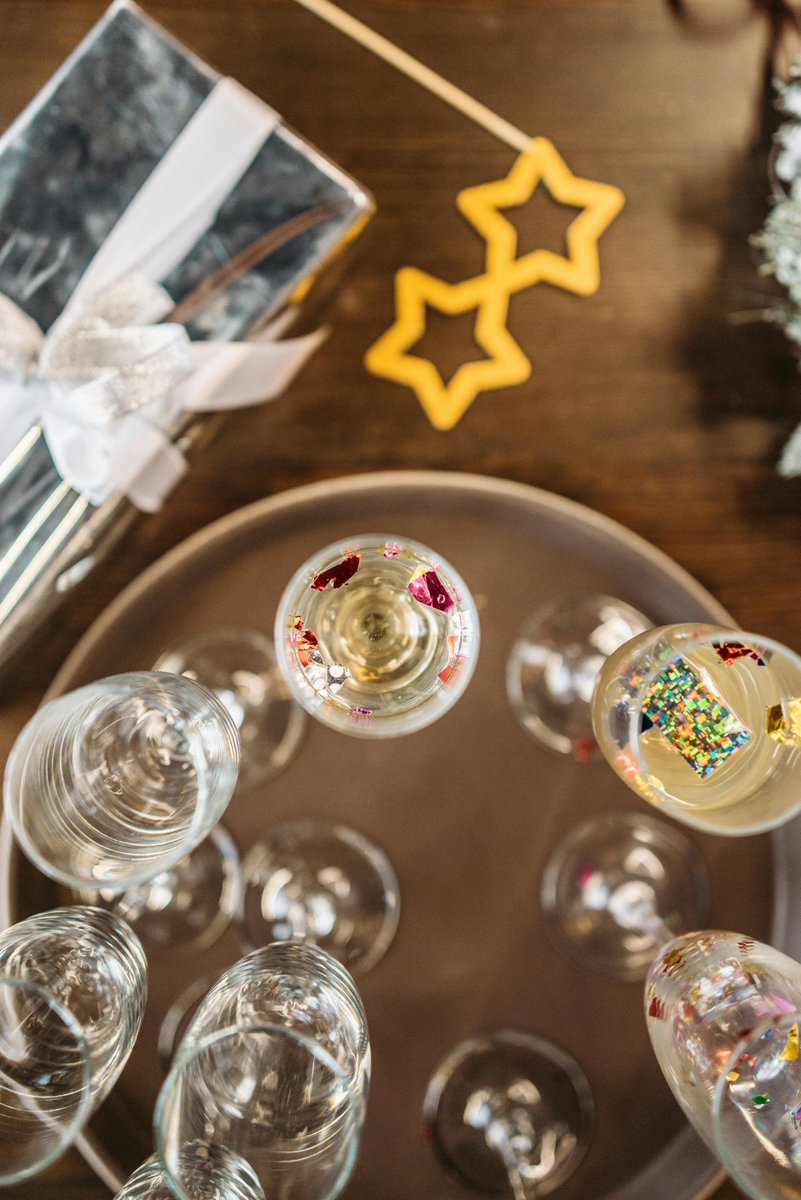 JAkitchengadget's tweet image. Add a personal touch to your party by creating DIY drink stirrer charms. Use beads, twine, or small wooden decorations to match your event's theme. 

jandakitchengadgets.com

#EntertainingTips #DIYDrinkStirrers #CreativeHosting #PartyIdeas #DIYCharms #DrinkStirrerDecor