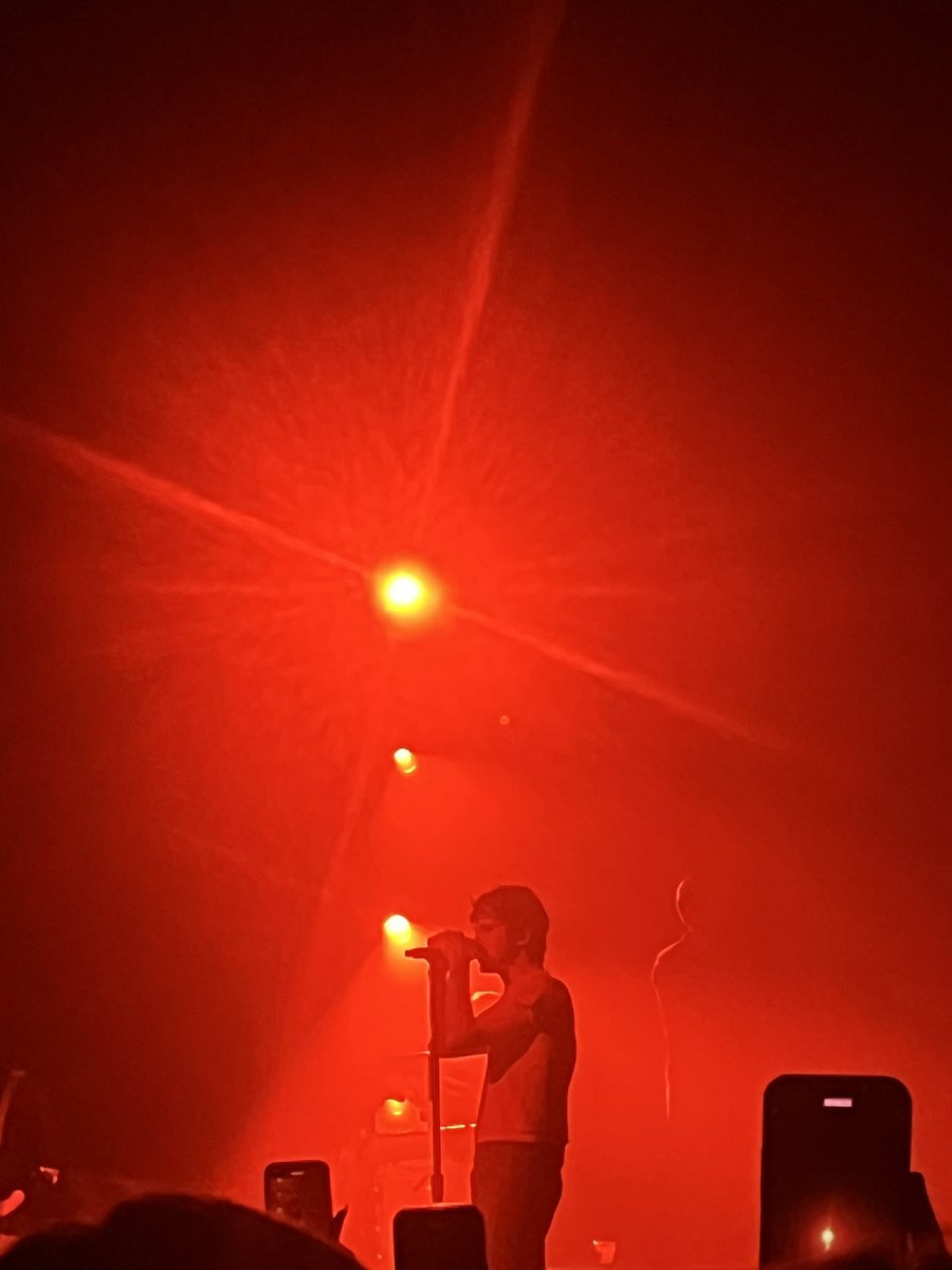 yeosslove's tweet photo. saw wallows last night and oh my god i was not expecting RUEL to pull up hello?? ruel was the first ever concert i went to And it was in the same venue what a full circle moment so amazing https://t.co/IQ29W7zUXw
