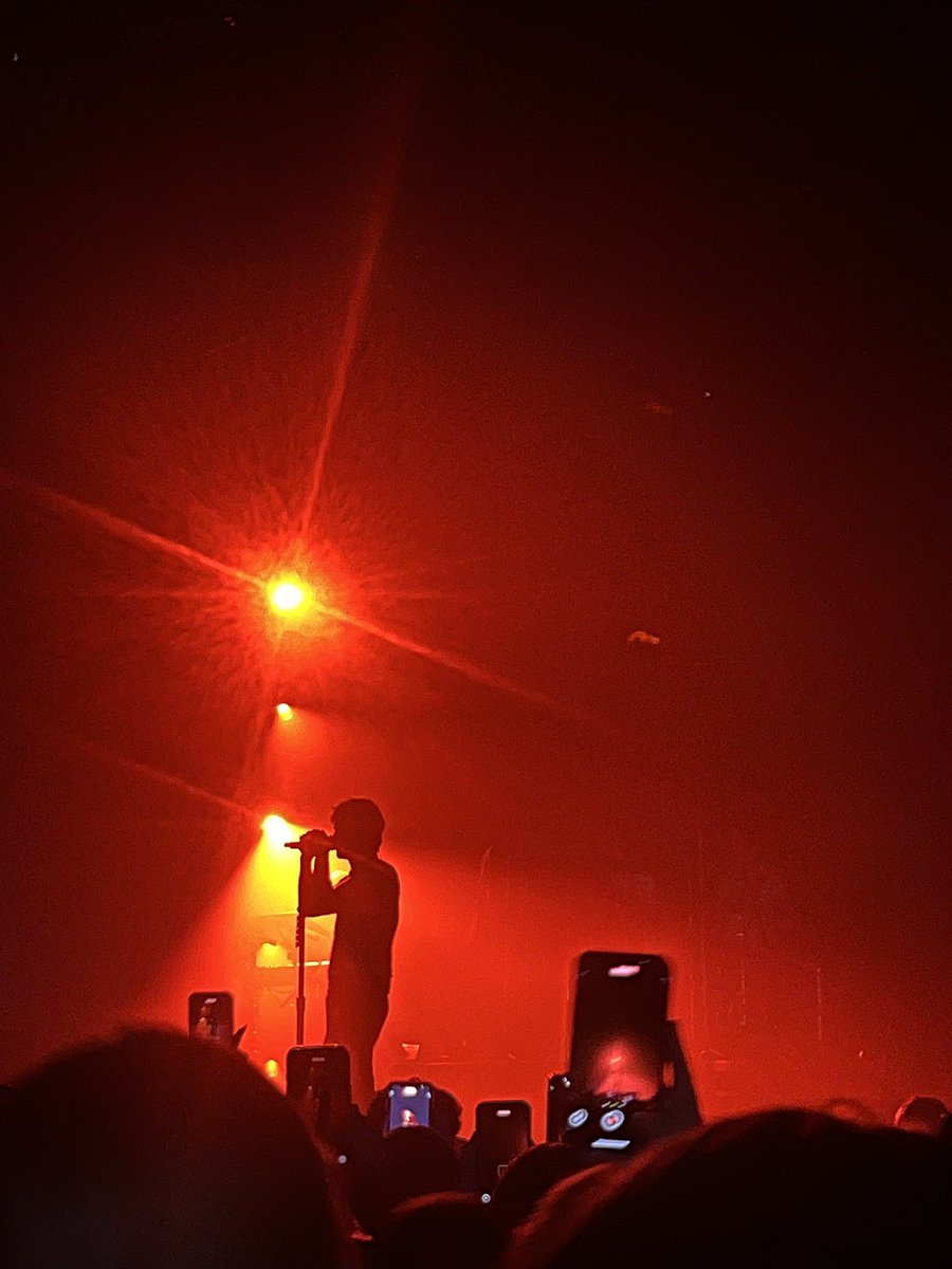 yeosslove's tweet photo. saw wallows last night and oh my god i was not expecting RUEL to pull up hello?? ruel was the first ever concert i went to And it was in the same venue what a full circle moment so amazing https://t.co/IQ29W7zUXw