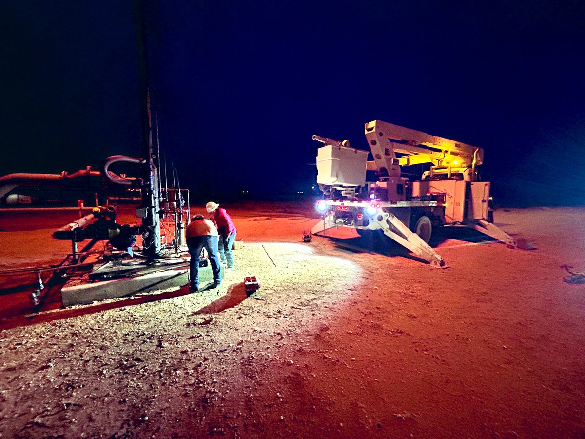 TFG870's tweet image. Bucket truck received an upgrade. 9 retrofits down in December so far, 7 to go before Christmas 🔥#OFS