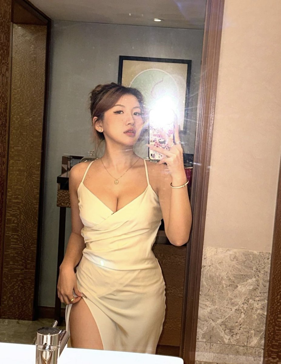 ThchjC51953's tweet photo. 如果係酒店著到咁
唔係陪老細
仲可以係啲咩😈

#hk
#港女
#j
#打j
#意淫 https://t.co/X1cLmy5pGq