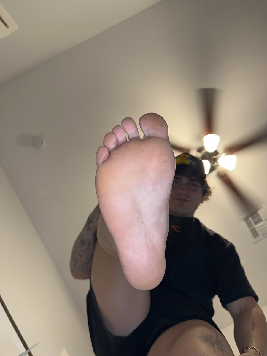 MasterLuke024's tweet photo. I think we both know these gym feet ain’t going to clean themselves😂😈 https://t.co/CewEhVQUVb