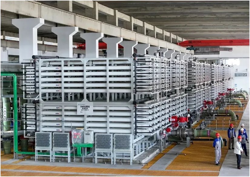 ChinaScience's tweet image. China's largest dual-membrane (ultrafiltration+reverse osmosis) seawater #desalination facility has begun operations in north China's Tianjin, aiming to supply industrial water for multiple projects and save 50 million tonnes of surface water annually by producing 150,000 tonnes