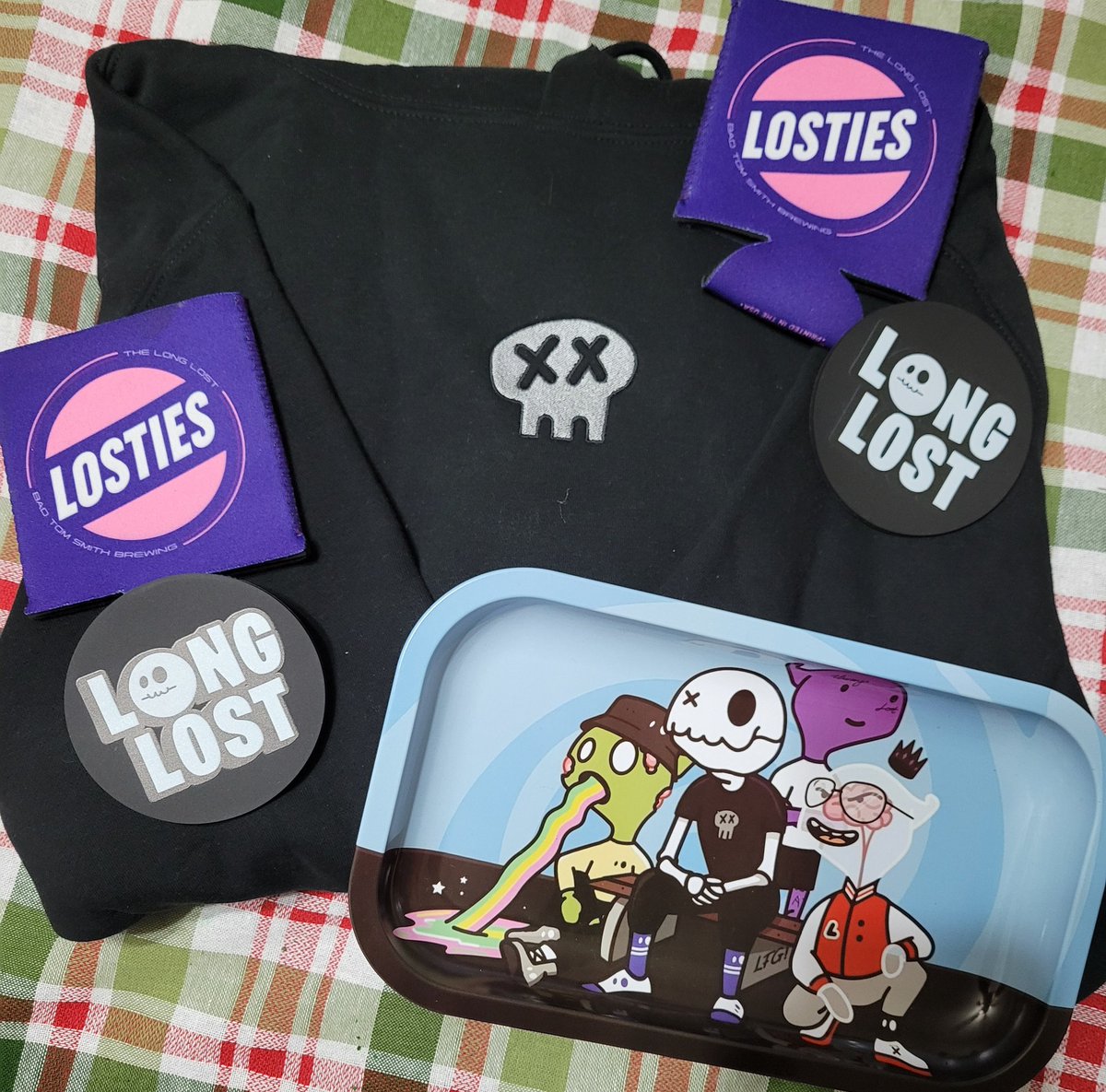 MrsJayVegas246's tweet image. Throughly enjoyed getting #LOSTAF in Art Basel! 

Shoutout to @H0PtheD0N &amp;amp; @B_Michelle113 for coming in clutch with the @LongLostNFT Rolling Tray!

Also been wanting my skelly Hoodie and @B_Michelle113 &amp;amp; @H0PtheD0N had the Goods on deck!