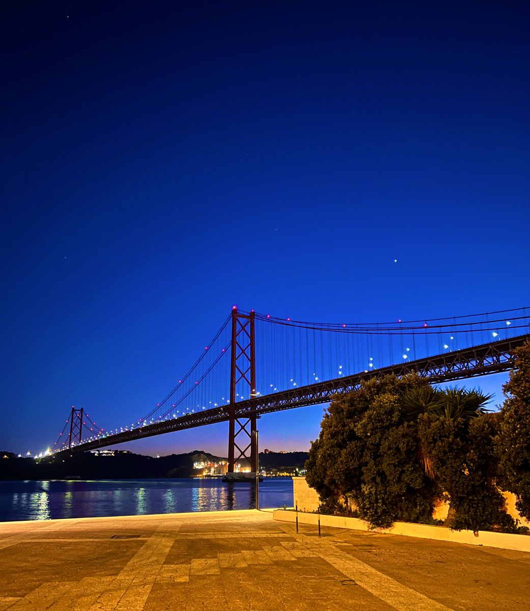 VDutti's tweet photo. 🌉 https://t.co/wShF9SDVr4