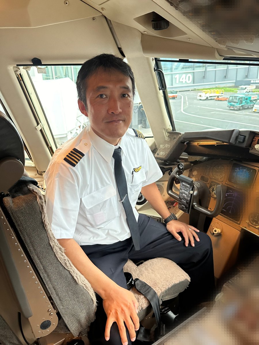 皆さまこんにちは !ボーイング767 機長の大村です🧑‍✈️ 私は副操縦士