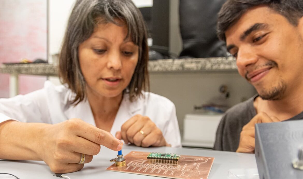Diseñan nanofiltros de agua controlados por inteligencia artificial
desdeelconocimiento.com.ar/disenan-nanofi…