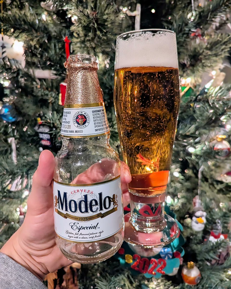beer_tapped's tweet photo. On the ninth day of Christmas
The @westbeervault gave to me
#BeerTapped๐บ: Modelo Especial
Beer Type: #mexicanlager #cervesa
Brewery: @ModeloUSA #modelo
Brew Birth: Ciudad de Mรฉxico
Serving Style: Bottle ๐ pilsner glass
Profile: 4.5% ABV 18 IBUs
๐๐๐
https://t.co/OK8H260g7D https://t.co/sRPlS3zRb0