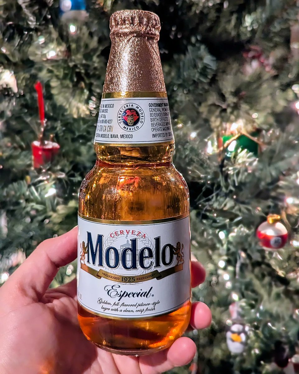 beer_tapped's tweet photo. On the ninth day of Christmas
The @westbeervault gave to me
#BeerTapped๐บ: Modelo Especial
Beer Type: #mexicanlager #cervesa
Brewery: @ModeloUSA #modelo
Brew Birth: Ciudad de Mรฉxico
Serving Style: Bottle ๐ pilsner glass
Profile: 4.5% ABV 18 IBUs
๐๐๐
https://t.co/OK8H260g7D https://t.co/sRPlS3zRb0