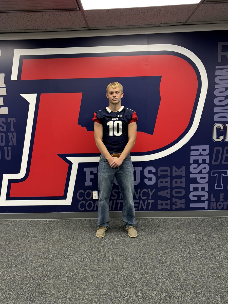 John_Whip10's tweet photo. After a great phone call with @EbelharB and campus tour with @CoachKKerns , I am extremely blessed to receive an offer to play for @OPSUFootball ! #hailtheaggiecrew @PryorTigerFB @Coach_DavisPHS @CoachSaiz10 https://t.co/Huy4Npa037