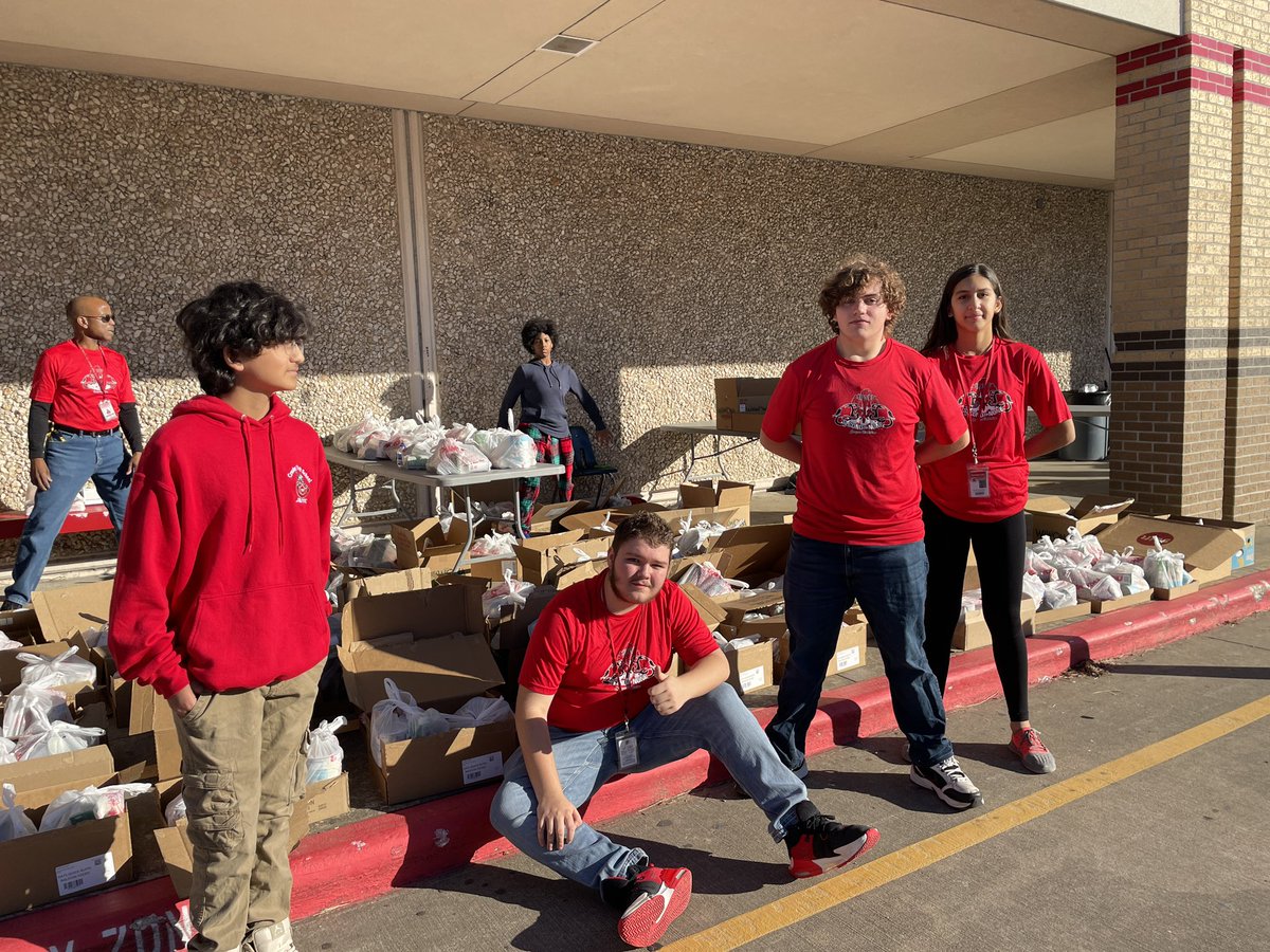 lrich_99's tweet photo. We are #ServiceMinded in @CrosbyISD ❤️
Our @CrosbyHigh @CrosbyMSCougars JROTC students and Commander are fantastic and make our job so easy!
Thank you all for serving our community! https://t.co/INTJ9HcRxe