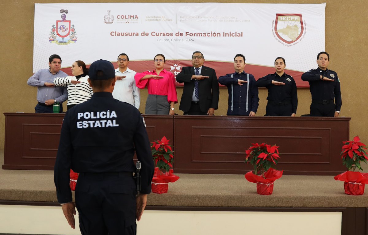 ColimaCDH's tweet photo. El presidente de la CDHEC, Licenciado Manuel Vega Zúñiga, participó en la ceremonia de clausura de los cursos de Formación Inicial para Policía de Proximidad, Policía de Investigación, Ministerios Públicos, Peritos, Custodios Penitenciarios y Guías Técnicos.
#CDHEC 💚💛 https://t.co/LhGLupnLH6