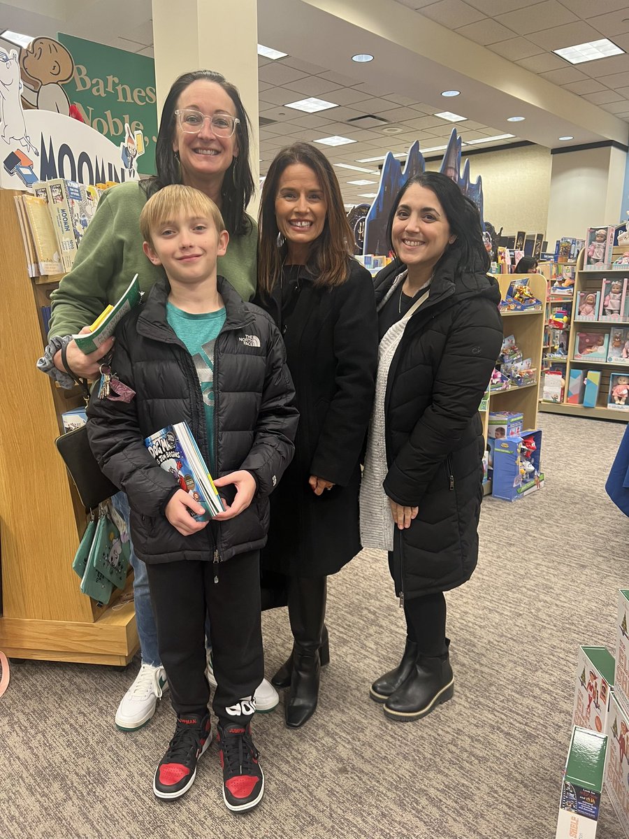 Diane Pedroza tweet media