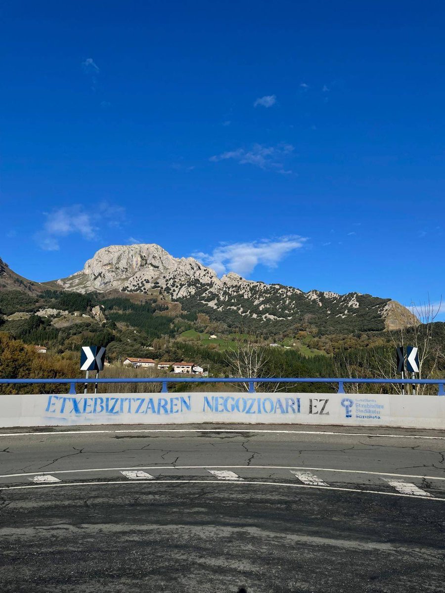 🔵 #EtxebizitzaSindikatua 
Etxebizitza eskubide unibertsalaren alde.
Etxebizitzaren negozioaren aurka. 
Instituzioen fartsaren aurka.
Zapatu honetan Bilbora!
<a href="/EtxeSindikatua/">Euskal Herriko Etxebizitza Sindikatu Sozialista</a>