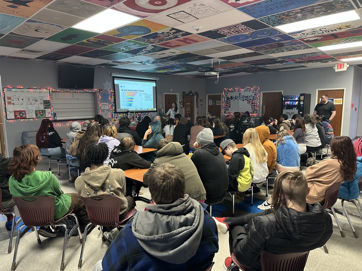 optionsined's tweet image. In recognition of Computer Science Education Week, @CodeHS visited Options Noblesville today to inform students about the computer science field &amp; also teach some coding classes! 🧑💻💻🖥️
#ExploreOptions #BelongBelieveAchieve #CodeHS #Coding #EdTech