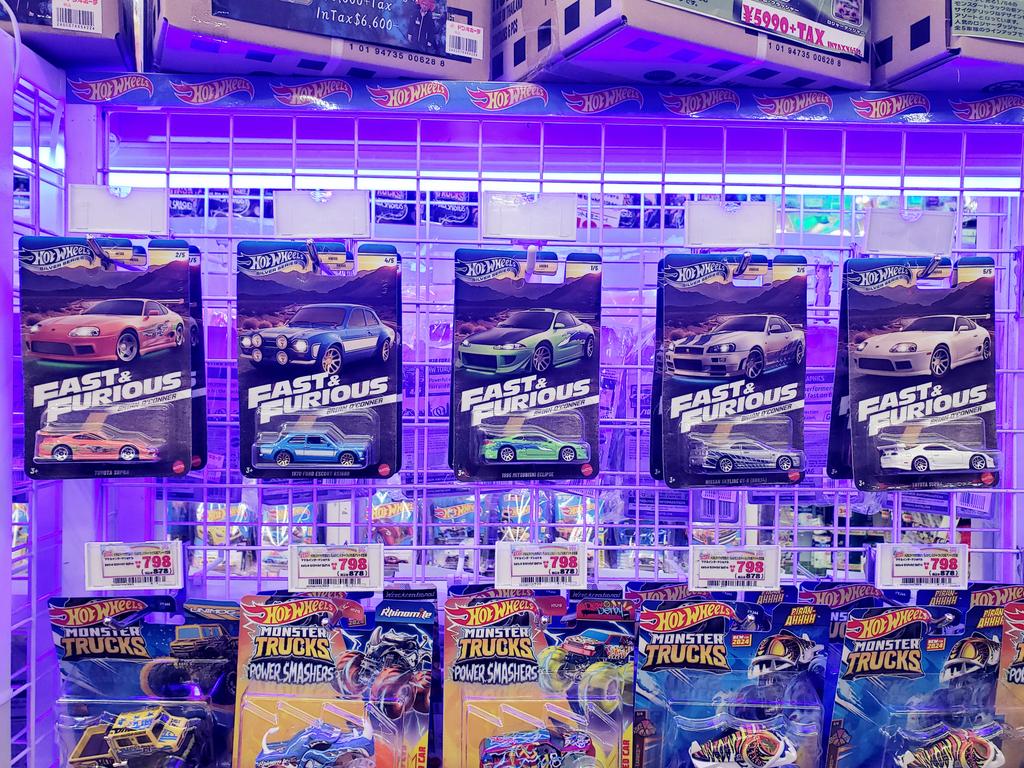 hotwheels_28's tweet photo. お友だちのみんなにアソート販売のお知らせ忘れとった❗

ヤ◯ダ限定とかちゃうからなw
マテルとか電気屋に電凸したらアカンからな、頼むでホンマ

他店を凌ぐ圧倒的入荷量のFAST &amp; FURIOUS ブライアンアソートよろしくな‼️

#ドン・キホーテ和泉中央
#ホットウィール
#HotWheels https://t.co/21Vo6ErjWW