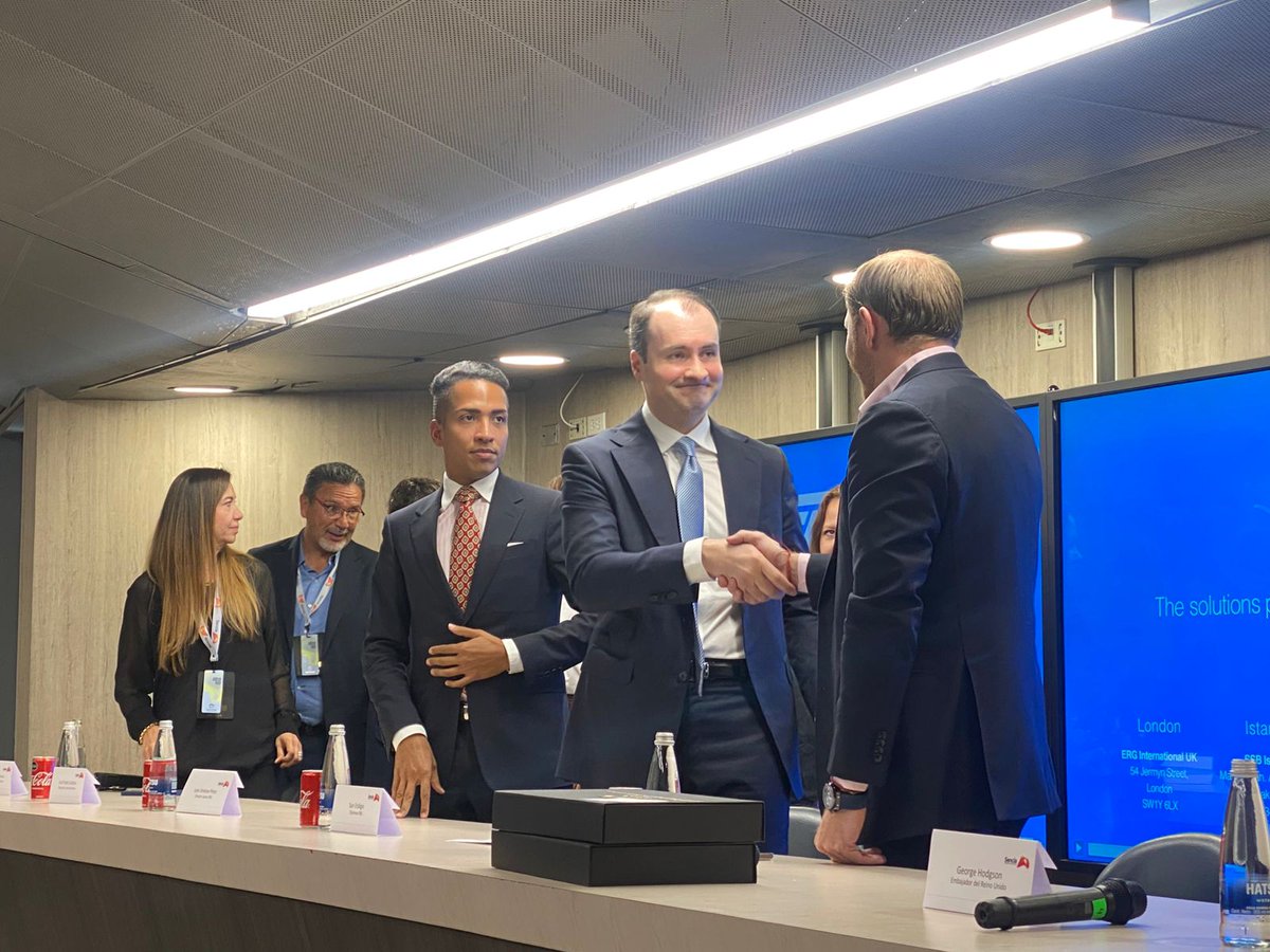Bogota_Turismo's tweet photo. ¡@Bogota avanza en fortalecer su infraestructura e innovar para el mundo🌏! Hoy se oficializó la llegada de ERG Internacional a la ciudad, empresa de #ReinoUnido🇬🇧 que será inversionista y la constructora del nuevo Estadio El Campín junto a @SenciaBogota👏🏻 https://t.co/ZLbL8IudOd