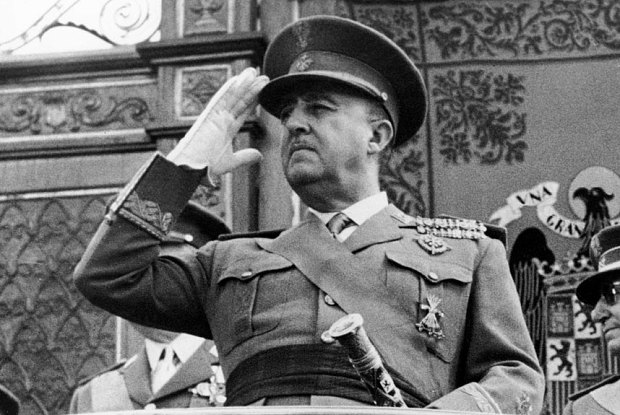 JRCR_1949's tweet photo. Dejad de hablar de Ábalos, de Begoña y de la Dana, y hablad de Franco
Es lo que toca... si no, el gran jefe Sánchez se enfada.
Empiezo yo:
Franco es lo mejor que le ha pasado a España desde los Reyes Católicos hasta hoy.
Yo viví su última etapa y no la cambio por nada. https://t.co/1yBRJX85HR