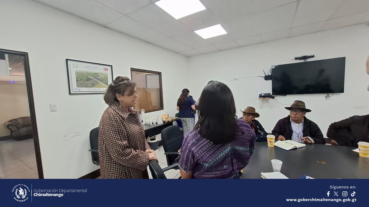 El día de hoy la señora Gobernadora Departamental de Chimaltenango Dra. María del Tráncito Calán Hernández sostuvo una reunión con la señora Ministra Ingeniera Paola Constantino y representantes de 30 comunidades del área norte del Municipio de Tecpán Guatemala.