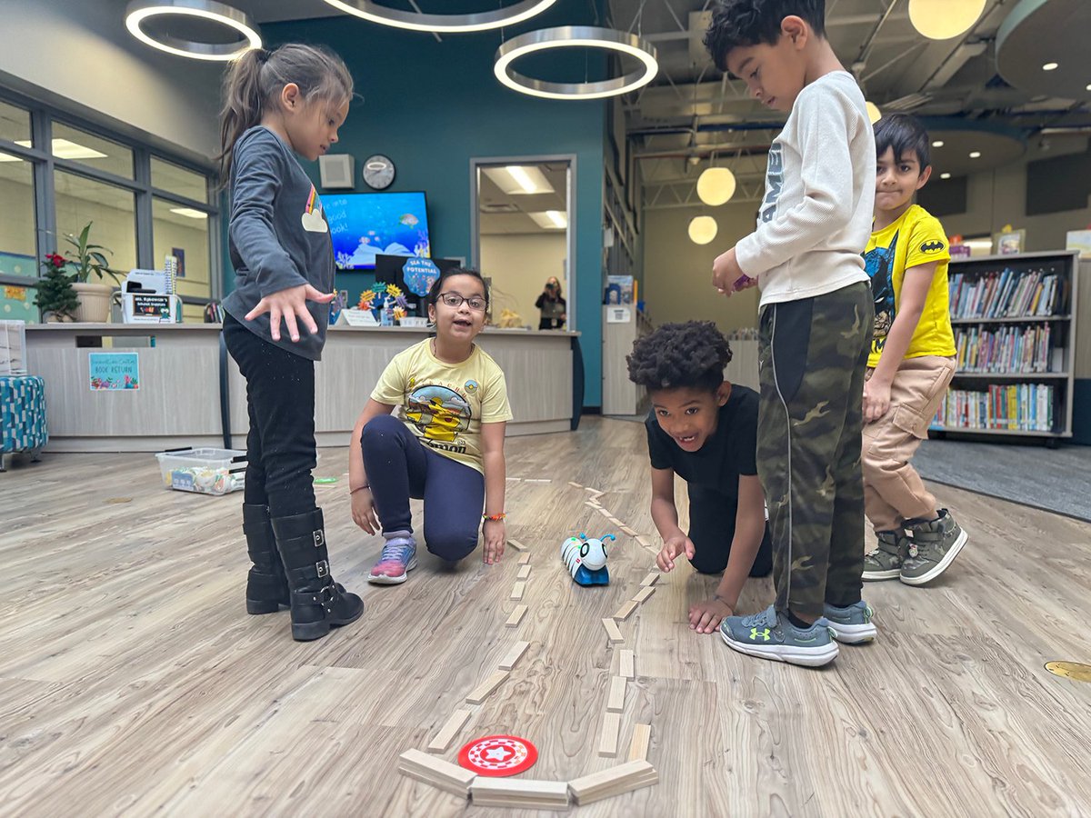 CCSD93's tweet image. Western Trails students are celebrating #HourOfCode by exploring programming basics in the IC. Using robots &amp;amp; other hands-on tools, they’re mastering algorithms, variables, conditions, sequencing &amp;amp; more. Check out these 1st graders showing off their ingenuity and teamwork!