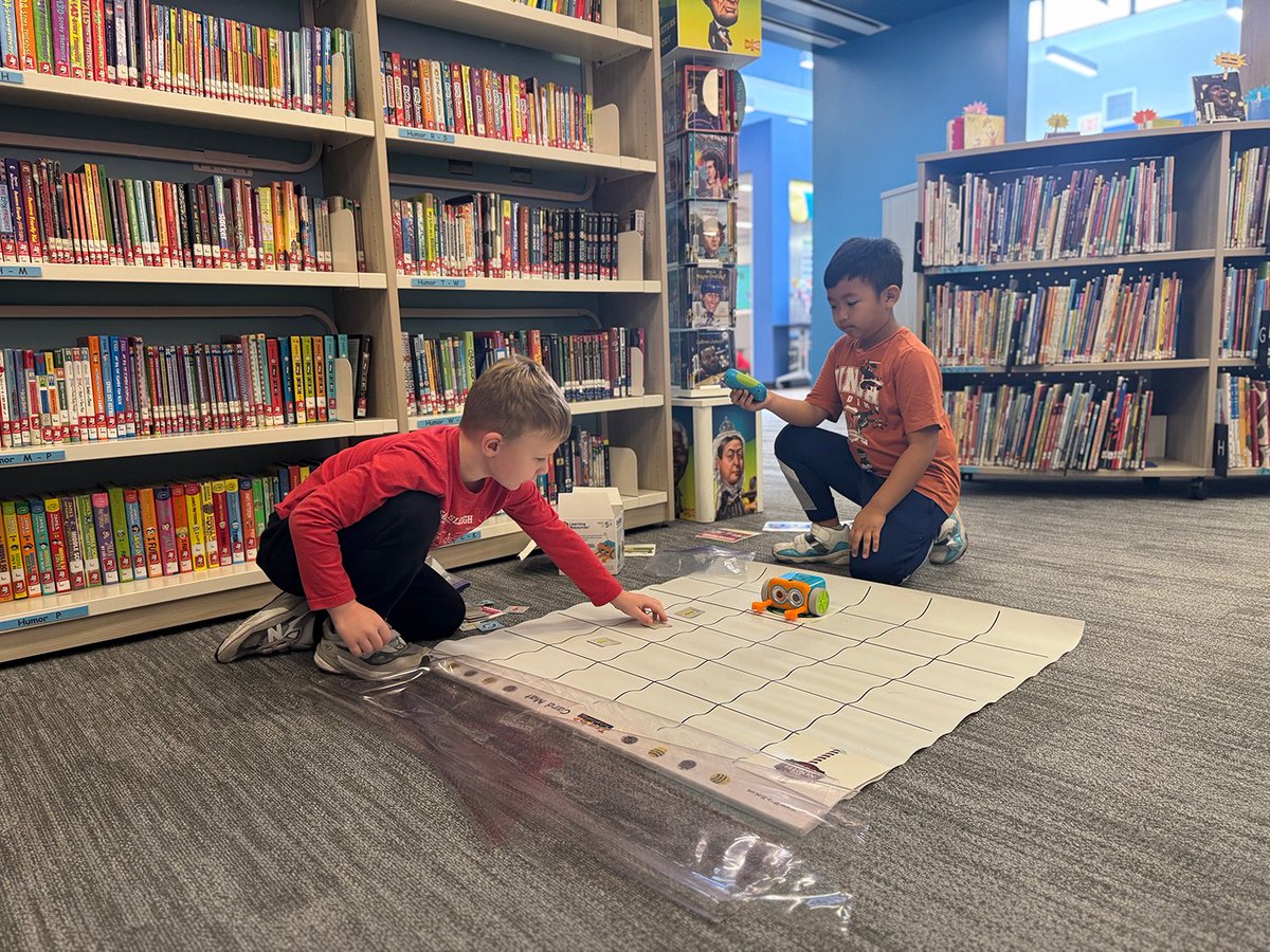 CCSD93's tweet image. Western Trails students are celebrating #HourOfCode by exploring programming basics in the IC. Using robots &amp;amp; other hands-on tools, they’re mastering algorithms, variables, conditions, sequencing &amp;amp; more. Check out these 1st graders showing off their ingenuity and teamwork!