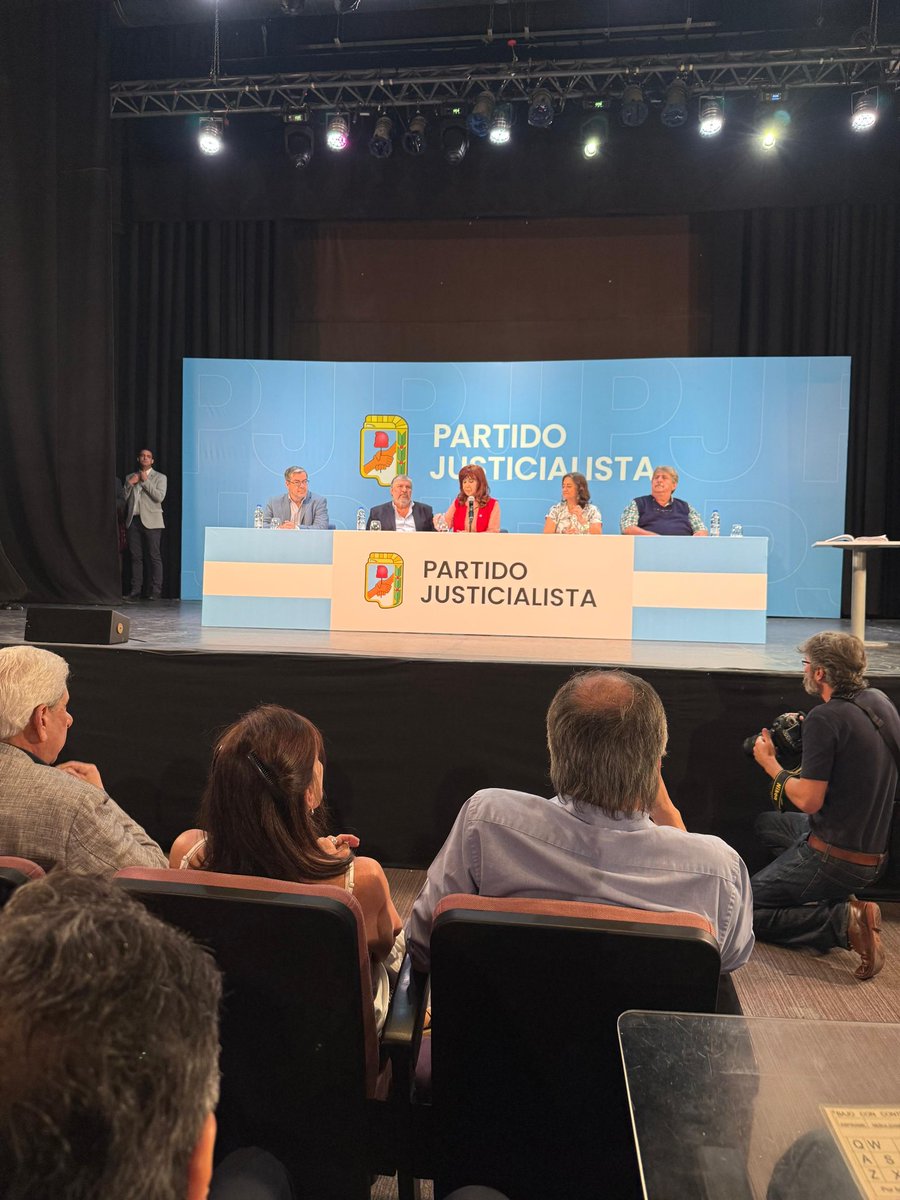 armandofcabrera's tweet photo. ACTO DE ASUNCIÓN • PJ NACIONAL

La compañera Cristina Fernández de Kirchner asumió la presidencia del PJ Nacional. 
#pj #pjnacional #juntaelectoralnacional #primerolapatria #todosunidos https://t.co/NA4ngLWSxN
