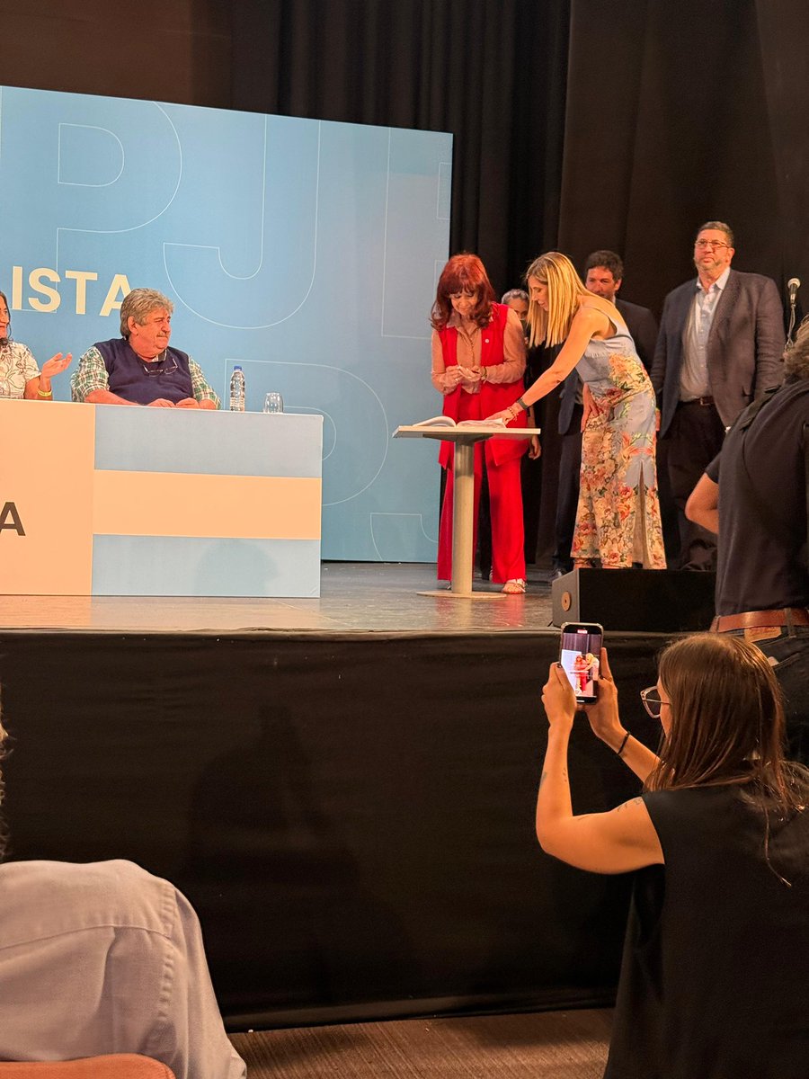 armandofcabrera's tweet photo. ACTO DE ASUNCIÓN • PJ NACIONAL

La compañera Cristina Fernández de Kirchner asumió la presidencia del PJ Nacional. 
#pj #pjnacional #juntaelectoralnacional #primerolapatria #todosunidos https://t.co/NA4ngLWSxN