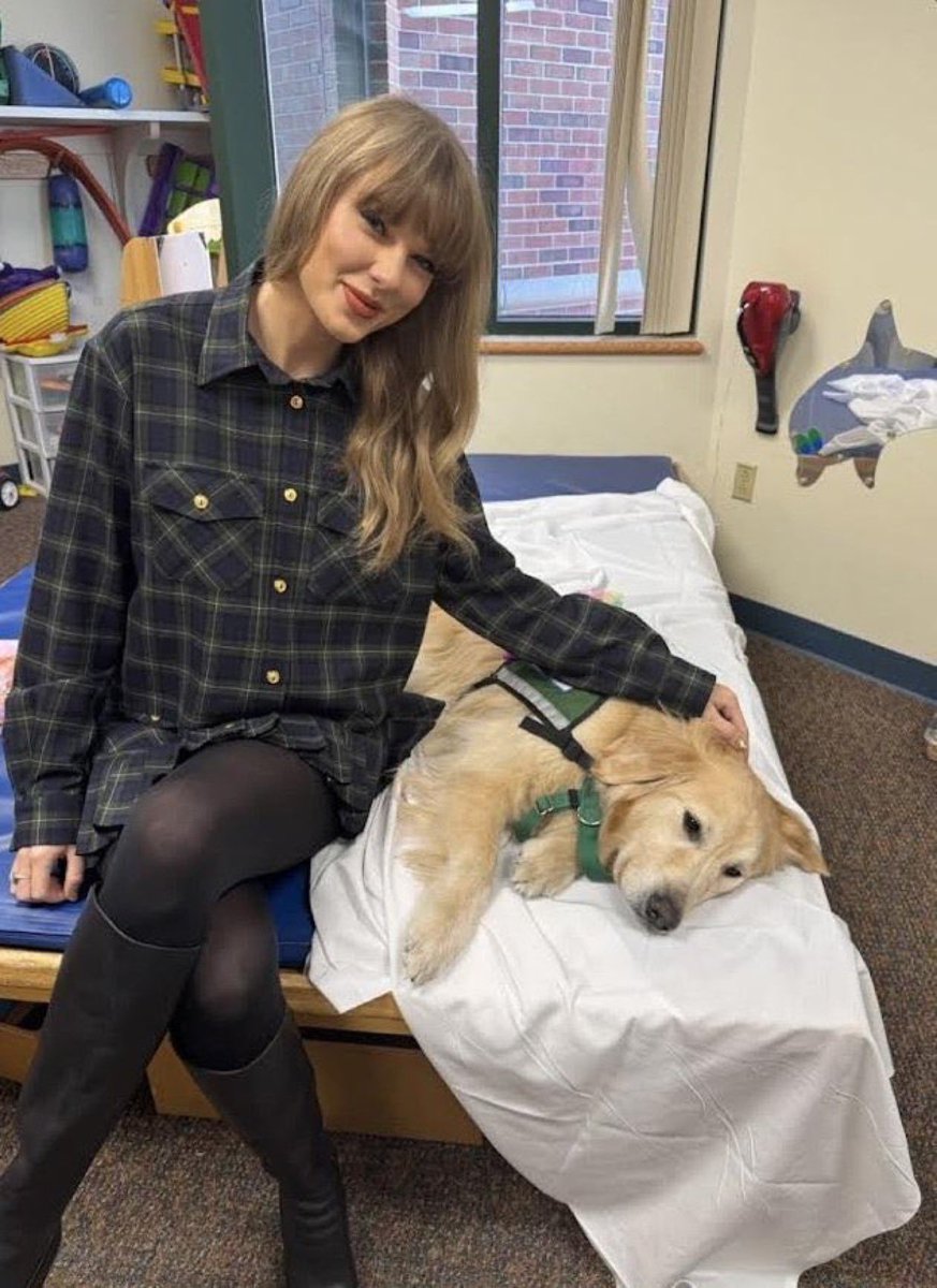 MLFootball's tweet photo. TRENDING: #Chiefs TE Travis Kelce’s girlfriend Taylor Swift spent today at a local Kansas City Children’s Hospital cheering up sick children. 

Swift has grown a close connection to the KC community and has done many great charitable deeds.

👏 https://t.co/S6SLNlI0Aw