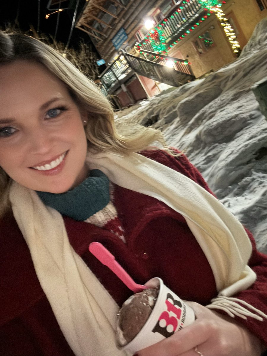 brooke_burfitt's tweet photo. Ice cream in the snow. It works. βοΈ π¨
#christmas #tvmovie #filming #evergreen #colorado #mochaandmistletoe @gemellifilms #snow #whitechristmas #chocolateonly @BaskinRobbins https://t.co/4EWgvCd6uV