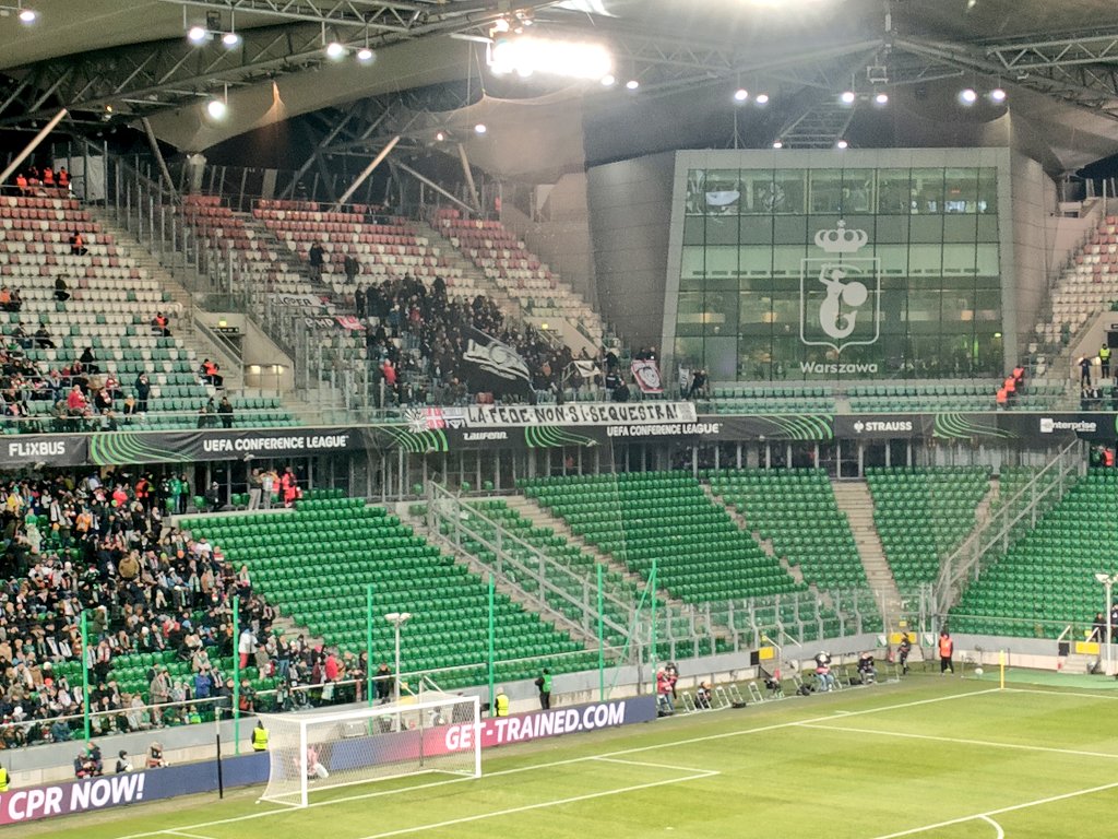 ATF_12_'s tweet photo. Koniec serii zwycięstw w Lidze Konferencji. Legia przegrała 1-2 ze szwajcarskim Lugano.
#meczing #LEGLUG #UECL z @RCygan93 https://t.co/IAJeAJhDJy