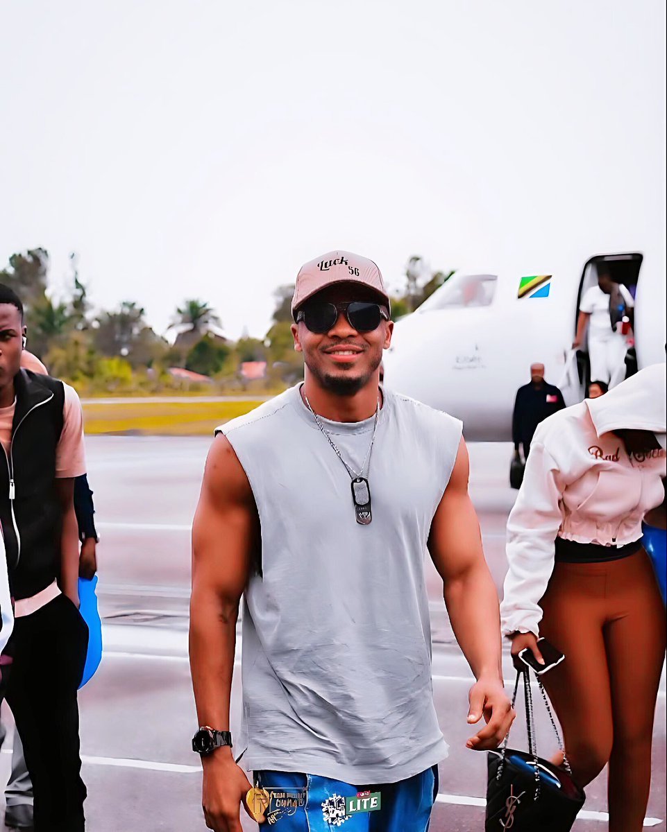 kendrickmsodok1's tweet photo. Kuna vitu kwenye maisha huwezi kuvi controll mfano huwezi ku controll watu wasikuchukie au wakupende ni Nature ipo ivo.
Sijui nilitaka kusema nini ila @OfficialAliKiba ni mtu special sana🫂🙇🏼‍♂️🙇🏼‍♂️🙇🏼‍♂️🙇🏼‍♂️🙇🏼‍♂️🙇🏼‍♂️
#iRefuseToStop #PlatinumDesigner https://t.co/WApjLouTGj