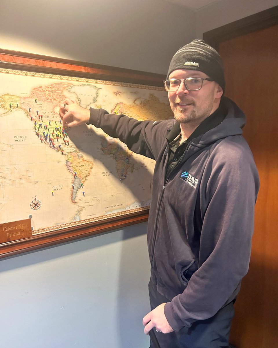 CalmareNJUSA's tweet image. #CRPS warrior Thomas from Toronto is here treating for 7/10 leg pain since 2017. Midway through his #calmare #scramblertherapy we are down to 3/10. Going to send this young man home pain-free. More to come. 
#painwarrior