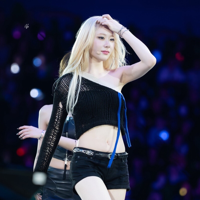 chaerpics's tweet photo. Chaeryeong of Itzy becomes the FIRST woman ever https://t.co/vK1faeNQIY