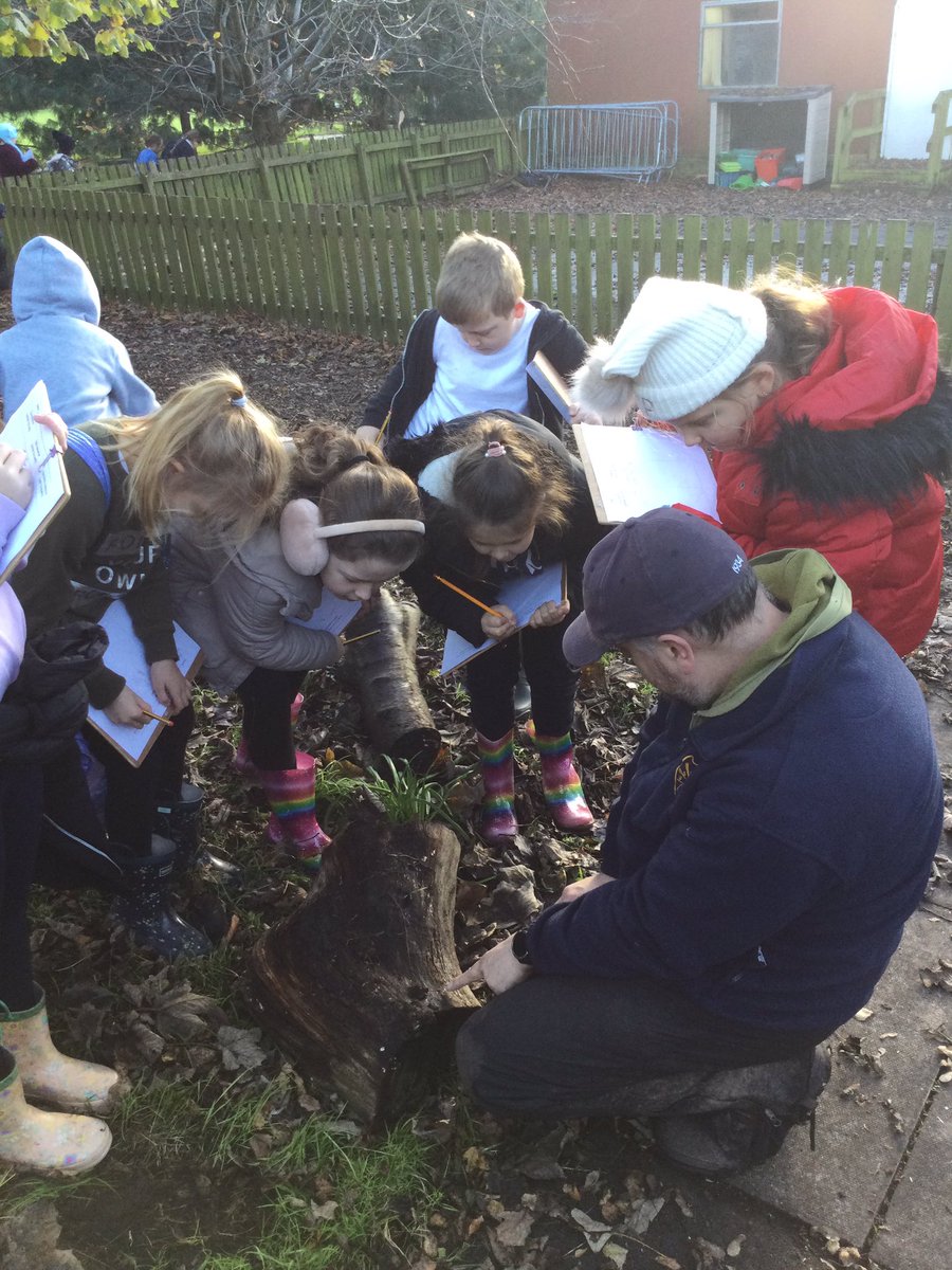 We were finding out what species live in our local habitat and discussing what types of skeleton they have. 

<a href="/EdsentialUK/">Edsential</a> #CheshireLNRS