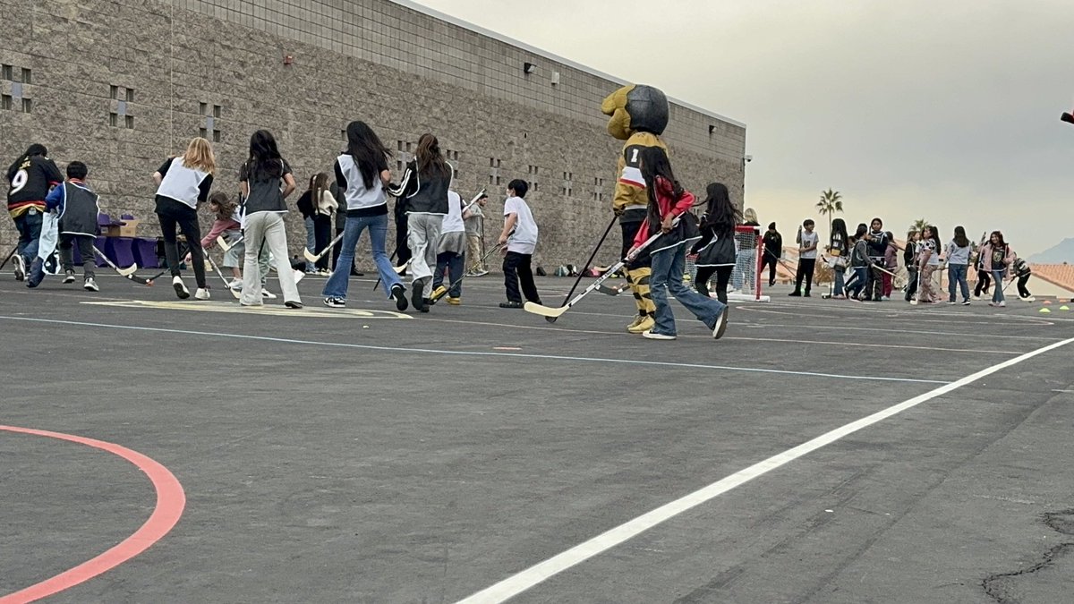 ClarkCountySch's tweet photo. A fun day for Jacobson ES with the @VGKFoundation. The VGK set up blacktop ball hockey rinks at 20 CCSD schools through @CCSDEngage #12DaysofRecognition https://t.co/EtI1GIKElZ