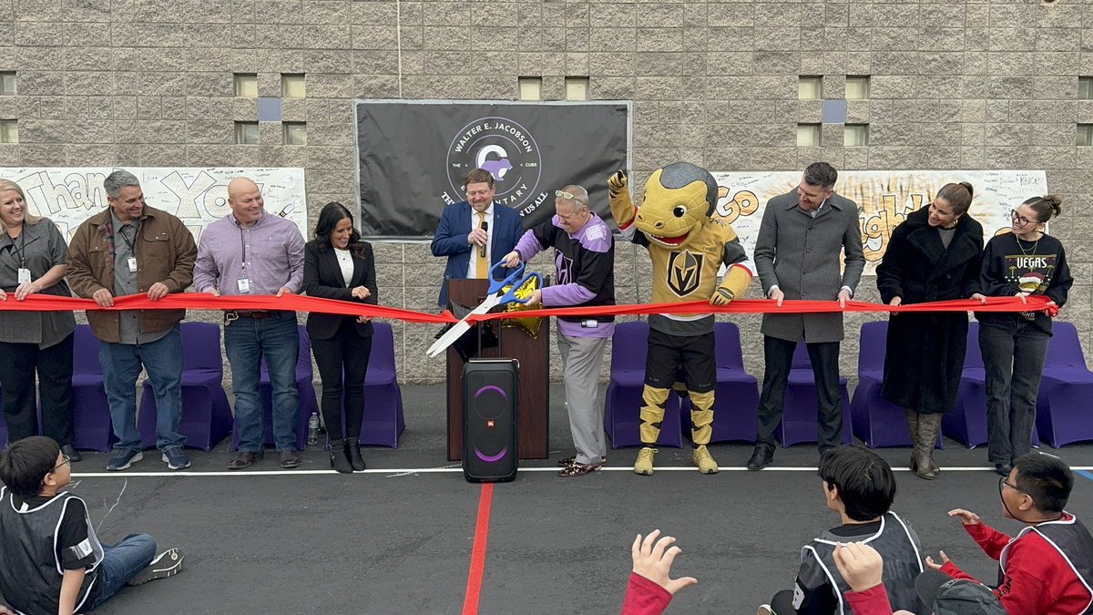 ClarkCountySch's tweet photo. A fun day for Jacobson ES with the @VGKFoundation. The VGK set up blacktop ball hockey rinks at 20 CCSD schools through @CCSDEngage #12DaysofRecognition https://t.co/EtI1GIKElZ