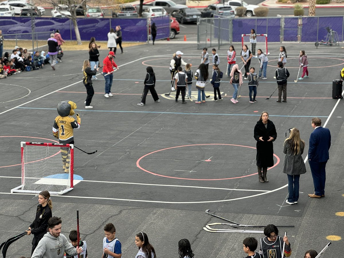 ClarkCountySch's tweet photo. A fun day for Jacobson ES with the @VGKFoundation. The VGK set up blacktop ball hockey rinks at 20 CCSD schools through @CCSDEngage #12DaysofRecognition https://t.co/EtI1GIKElZ