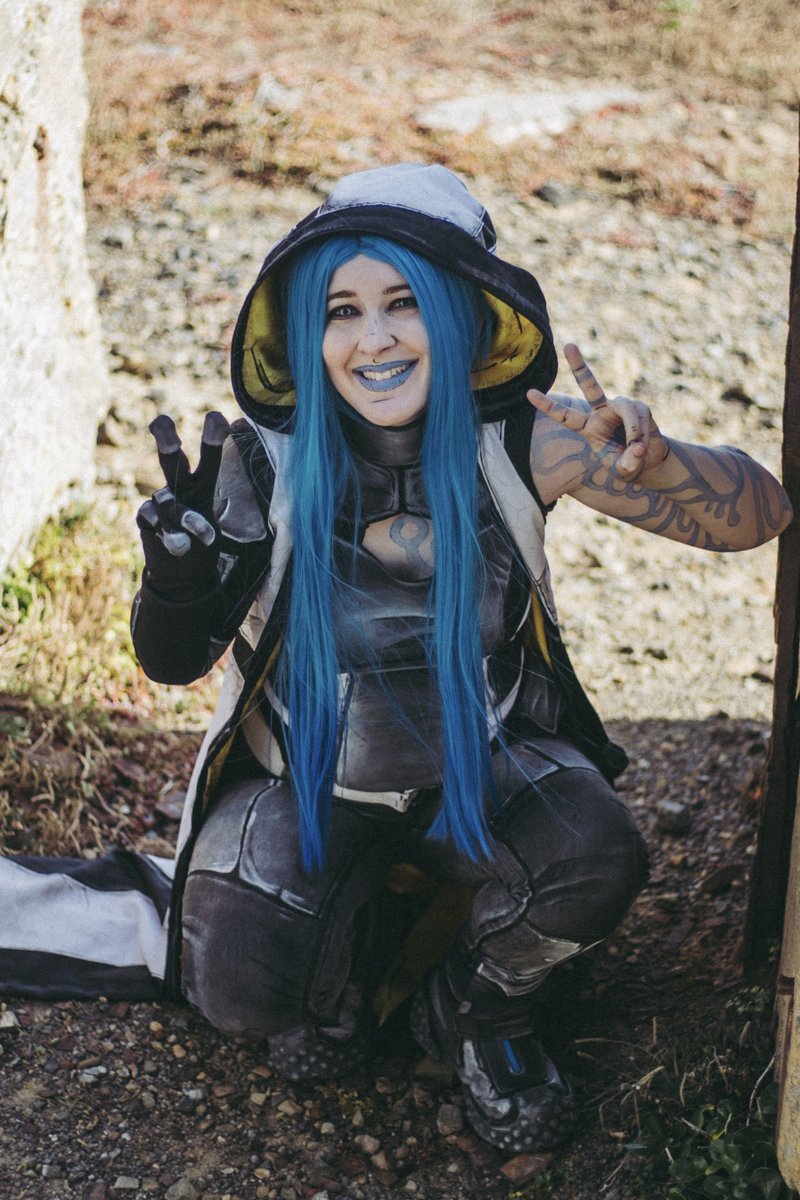 KayossCosplay's tweet photo. Waddup, it's new #Borderlands4 trailer day?! Hype!!! (I'm a serious cosplayer, I swear) https://t.co/RF9ToRBpii