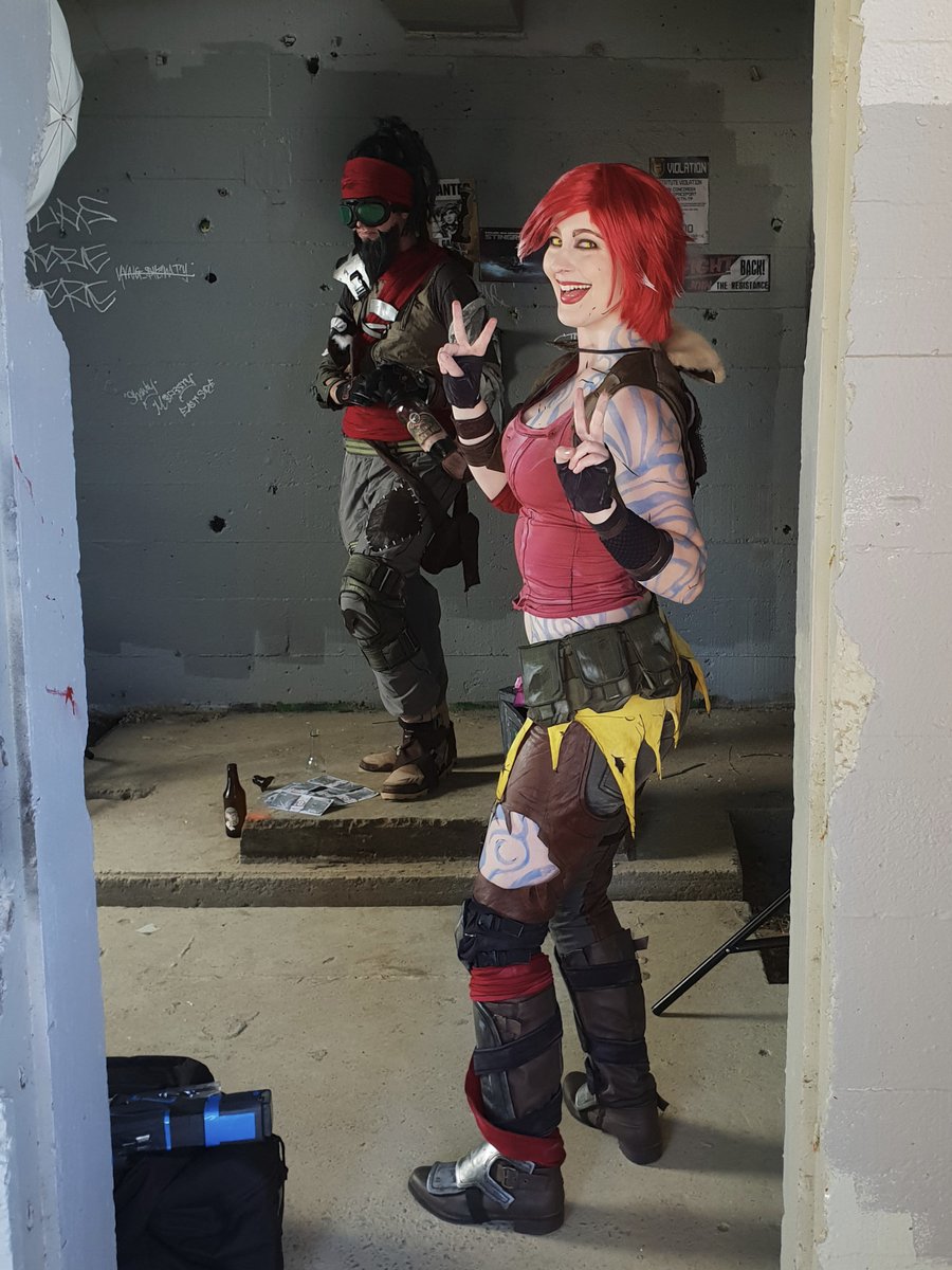 KayossCosplay's tweet photo. Waddup, it's new #Borderlands4 trailer day?! Hype!!! (I'm a serious cosplayer, I swear) https://t.co/RF9ToRBpii