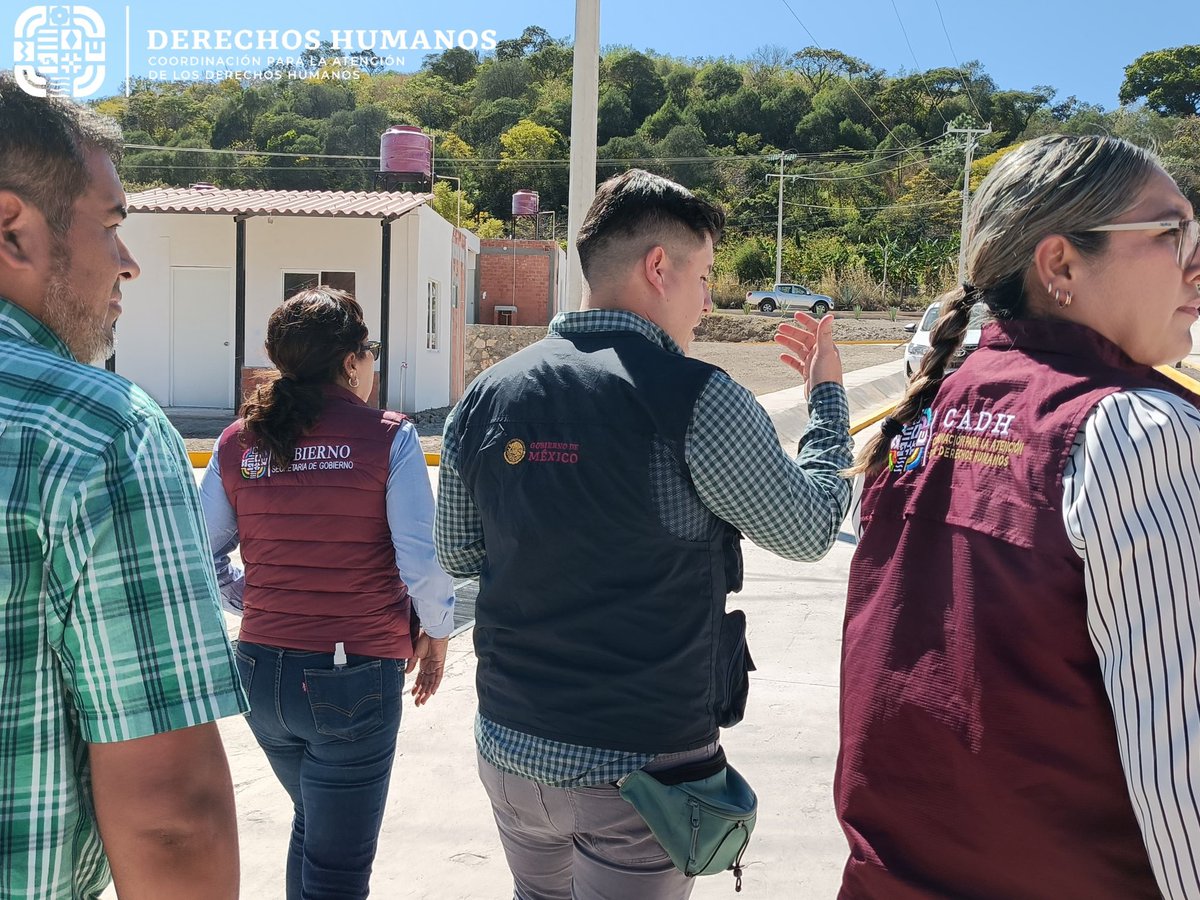 CADH_GobOax's tweet photo. Personal de la #CADH acudió a la región de la Sierra Sur, a fin de continuar con las acciones interinstitucionales que realiza con la @SEGO_Oax, @CDPAZ_GobOax, #CEEAV, @INPImx, @SEDATU_mx y @SEGOB_mx, para dar atención y seguimiento a temas https://t.co/EiUvYBaUfA