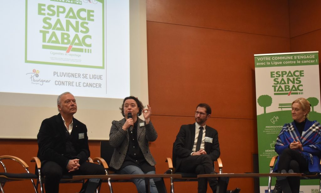 A Rennes au 3e colloque régional des espaces sans tabac organisé par <a href="/laliguecancer/">La Ligue contre le cancer</a> : présentation des espaces et des plages sans tabac de #saintquayportrieux <a href="/SQPx_ville/">Ville de Saint-Quay-Portrieux</a>